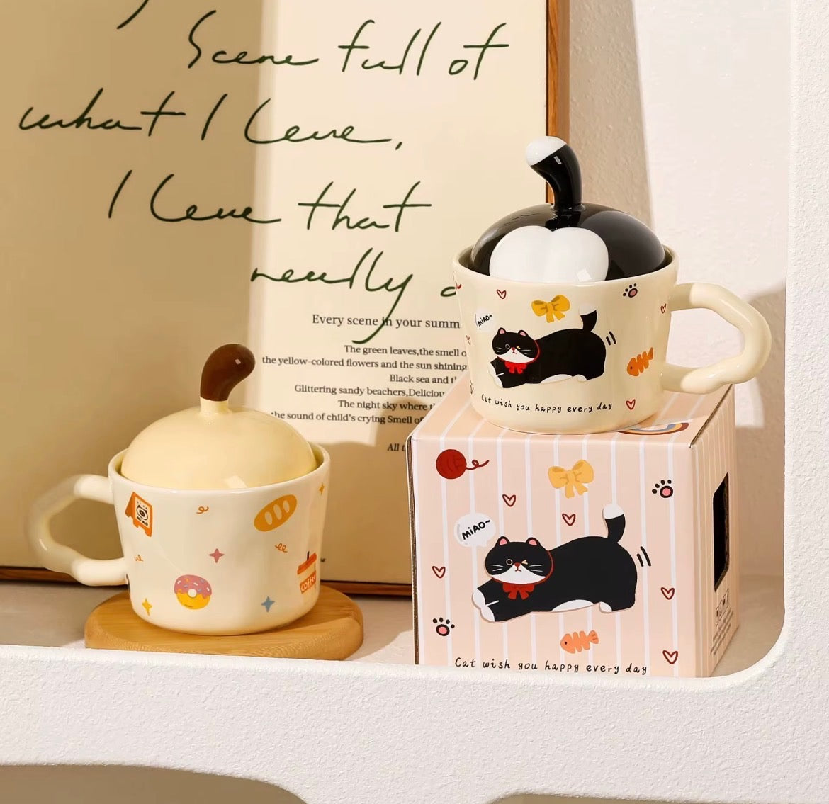 Kopp med lock med kattmotiv i keramik