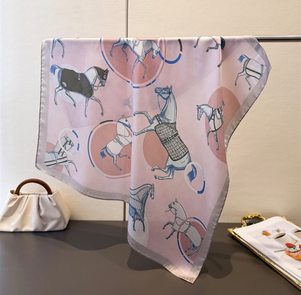 Scarves- Hästar med täcken