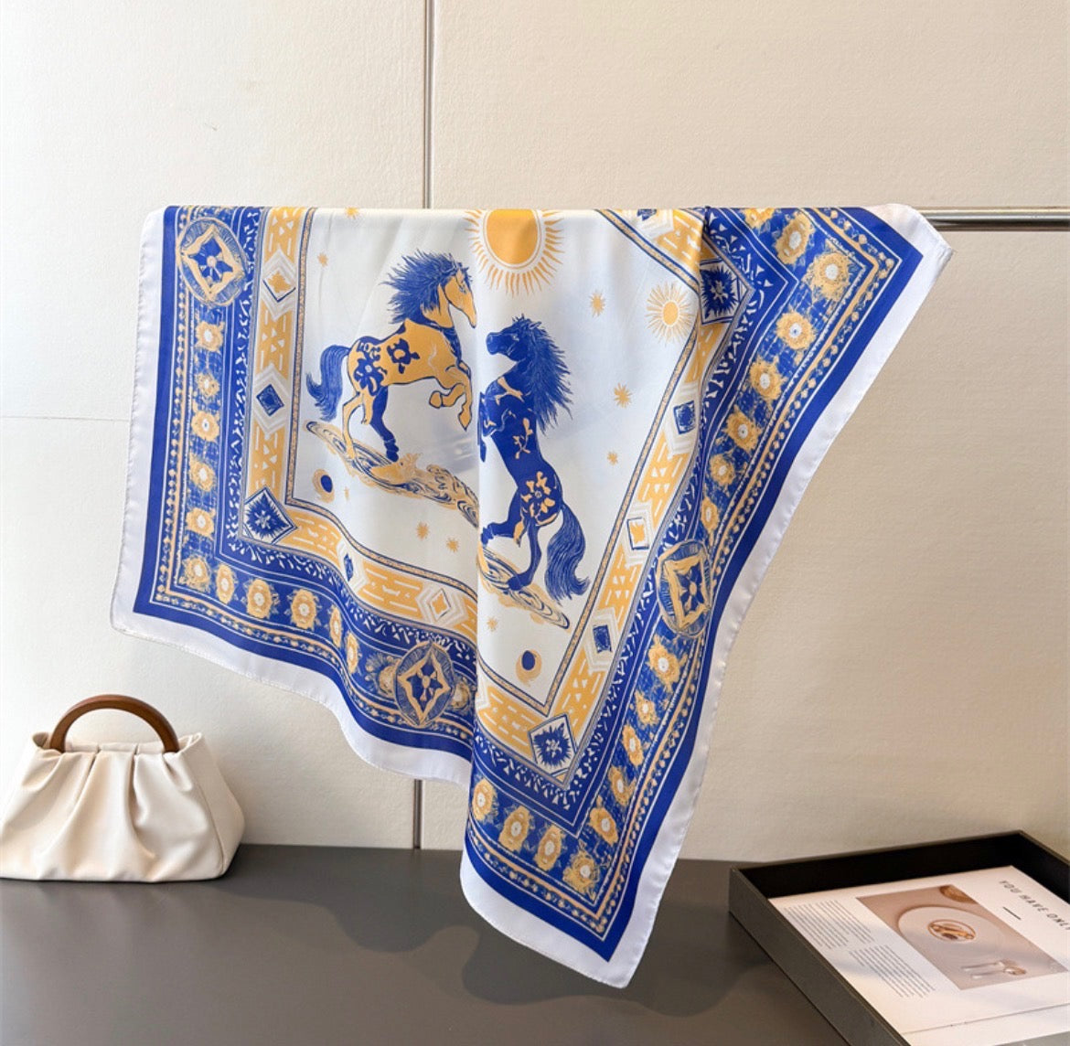 Scarves-Stegrande hästar