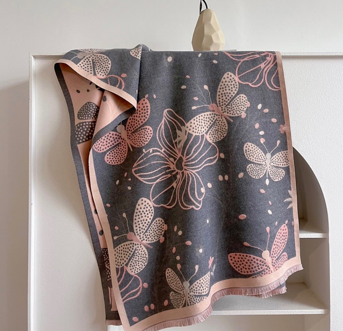 Sjal-Blommor och fjärilar