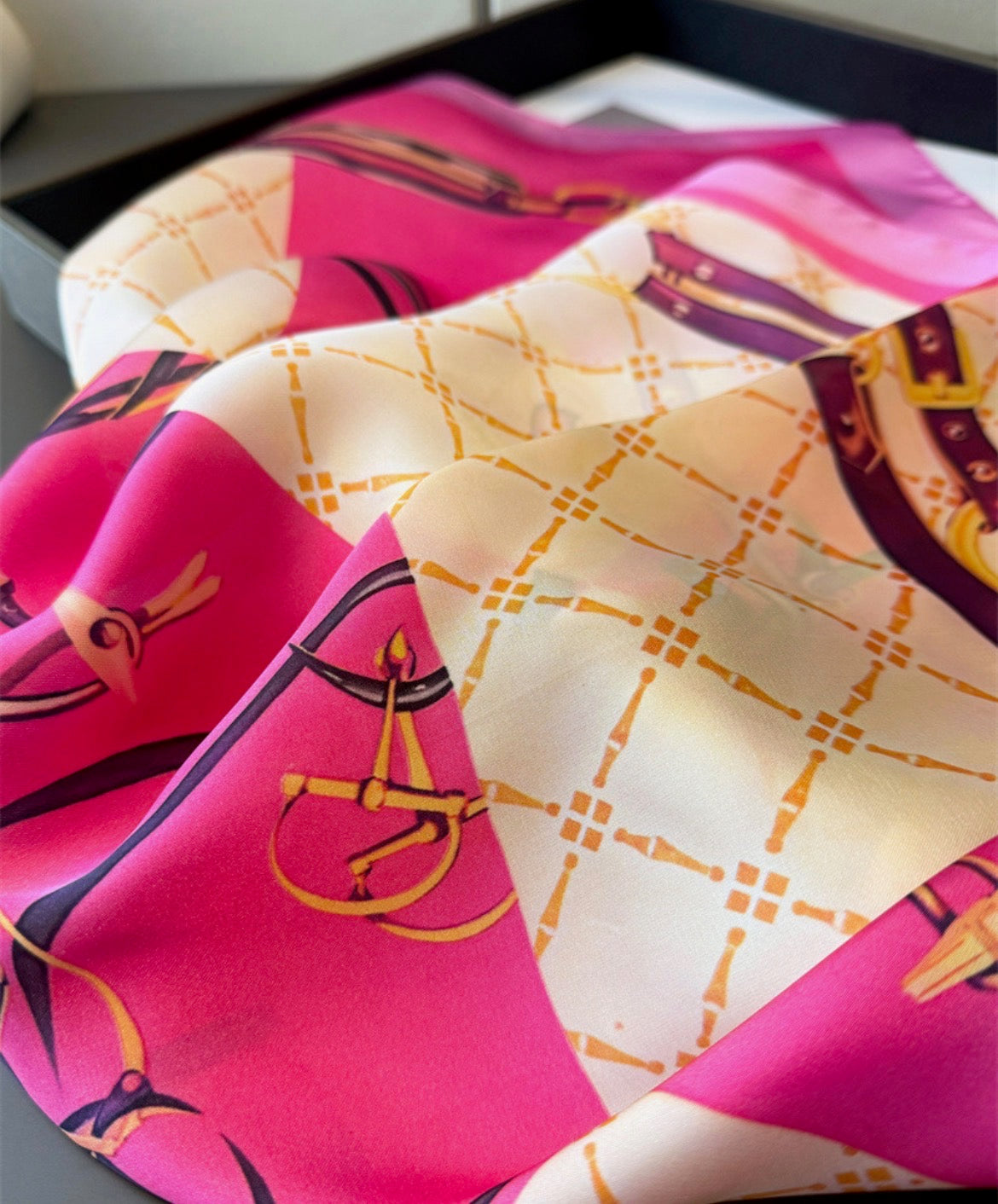 Scarves-Stigbyglar och tömmar