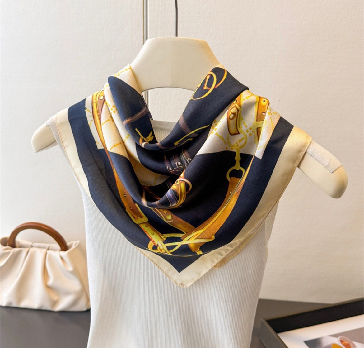 Scarves-Stigbyglar och tömmar