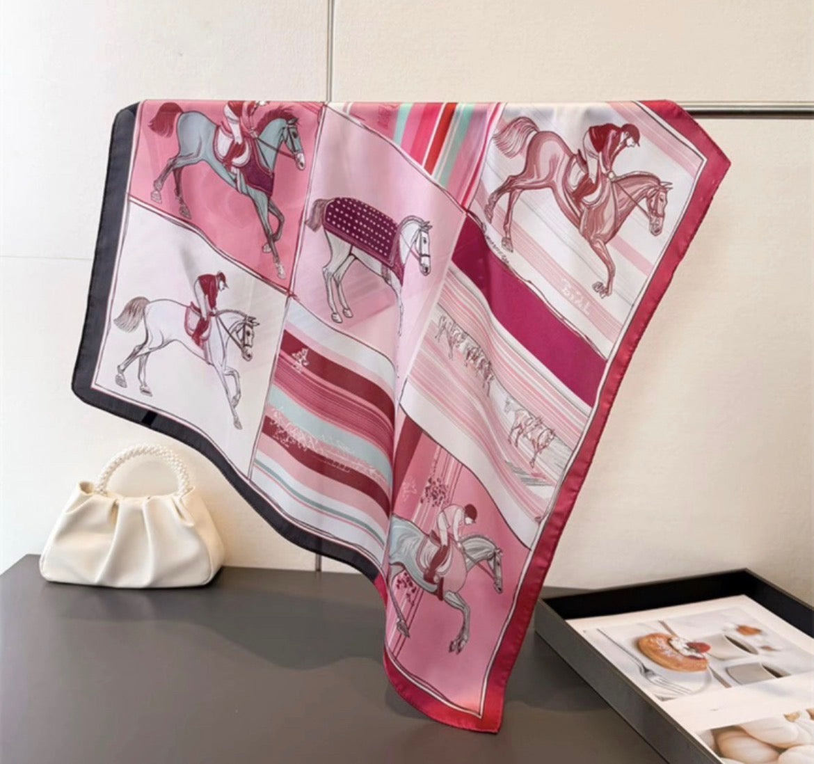 Scarves-Hästar på språng