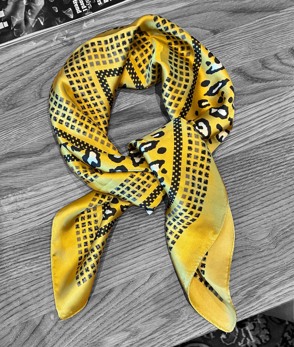 Scarf med leopardprint