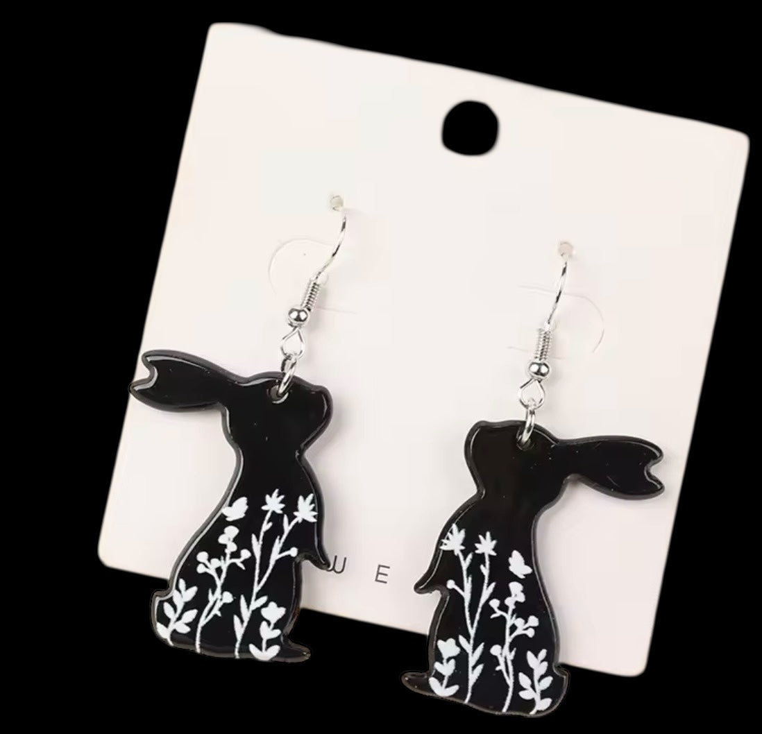 Påskörhänge- Svarta kaniner med vita blommor