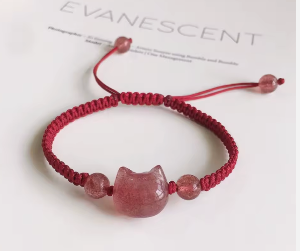 Flätat kattarmband
