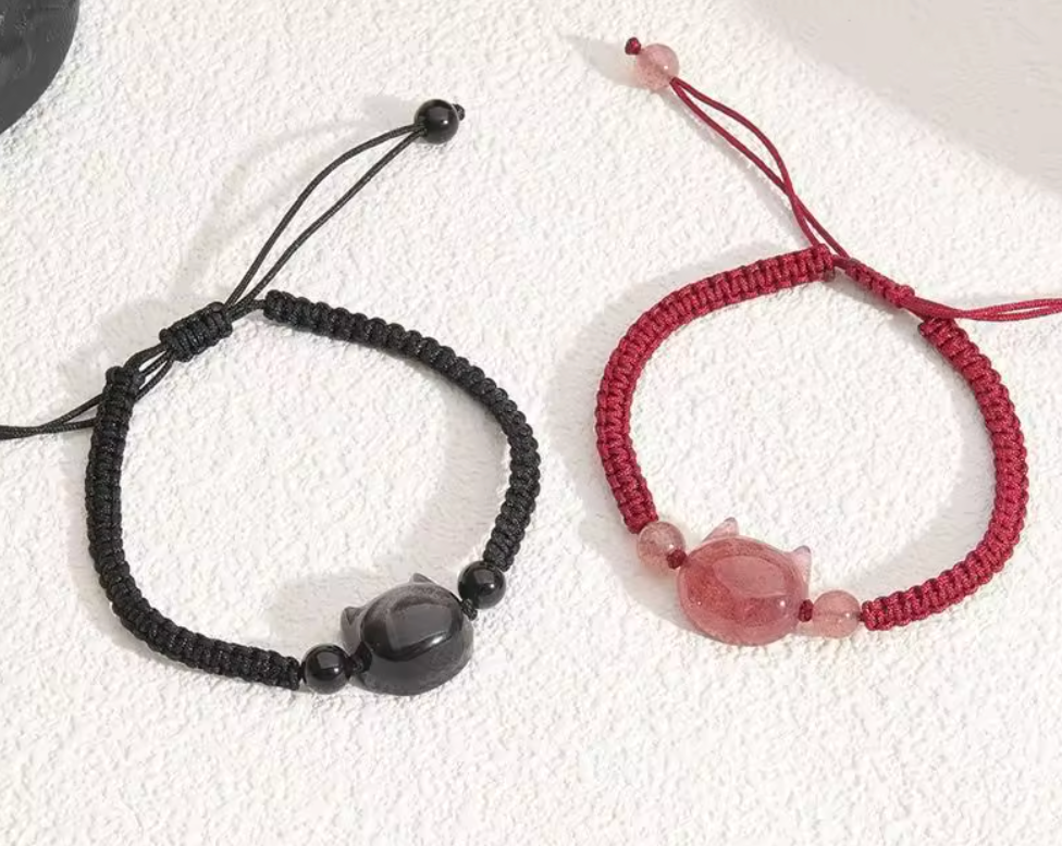 Flätat kattarmband