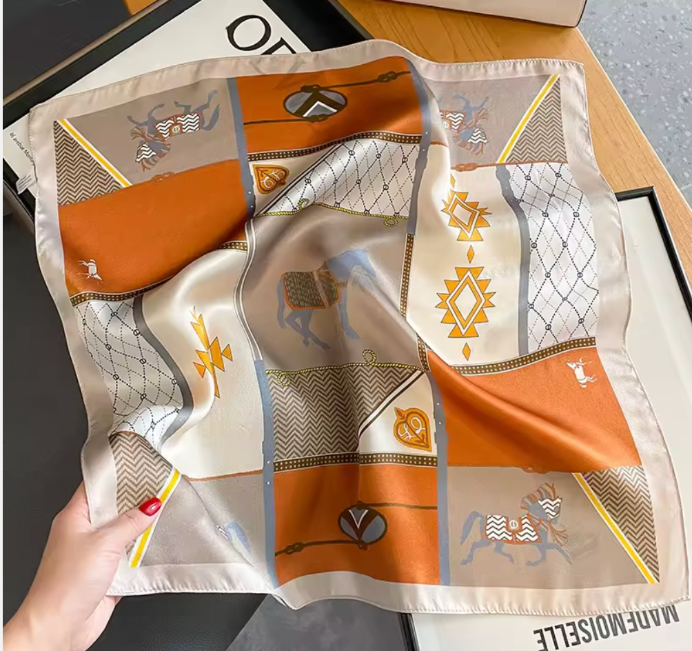 Sidenscarves med hästmotiv