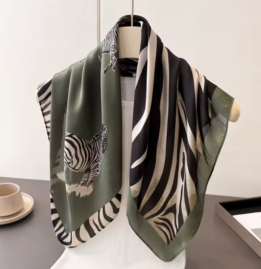 Scarves-zebramönstrad, finns i grön och blå