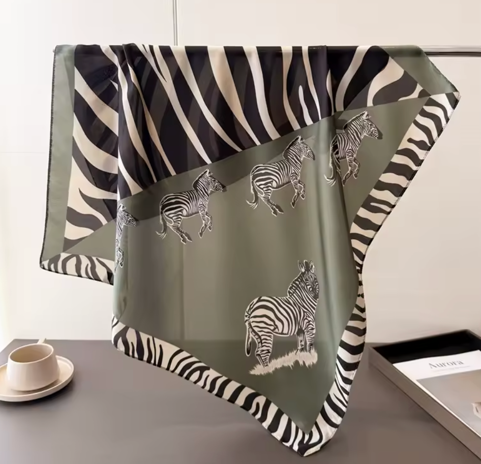 Scarves-zebramönstrad, finns i grön och blå