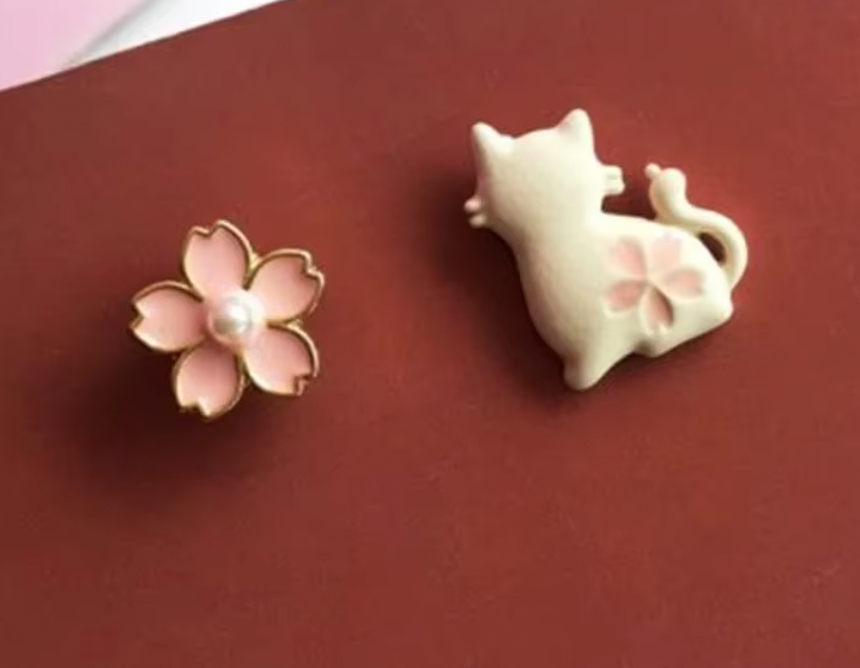 Örhängen-Katt och blomma