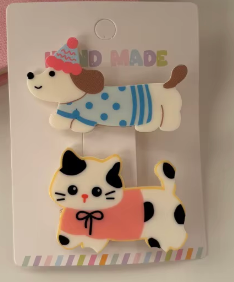 Hårklämmor-prickig katt och hund