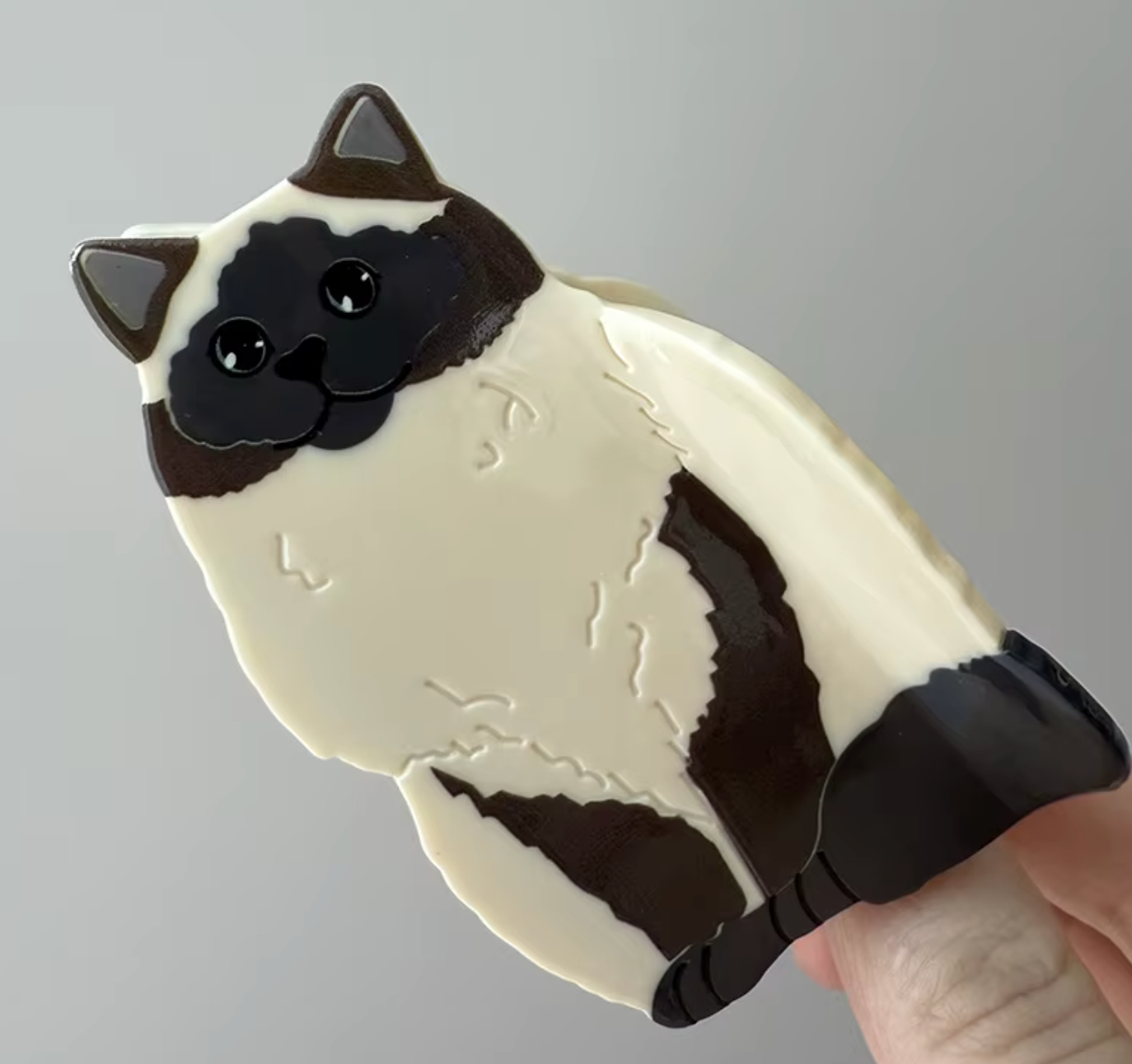Hårklämma-sittande katt, finns i 4 olika varianter
