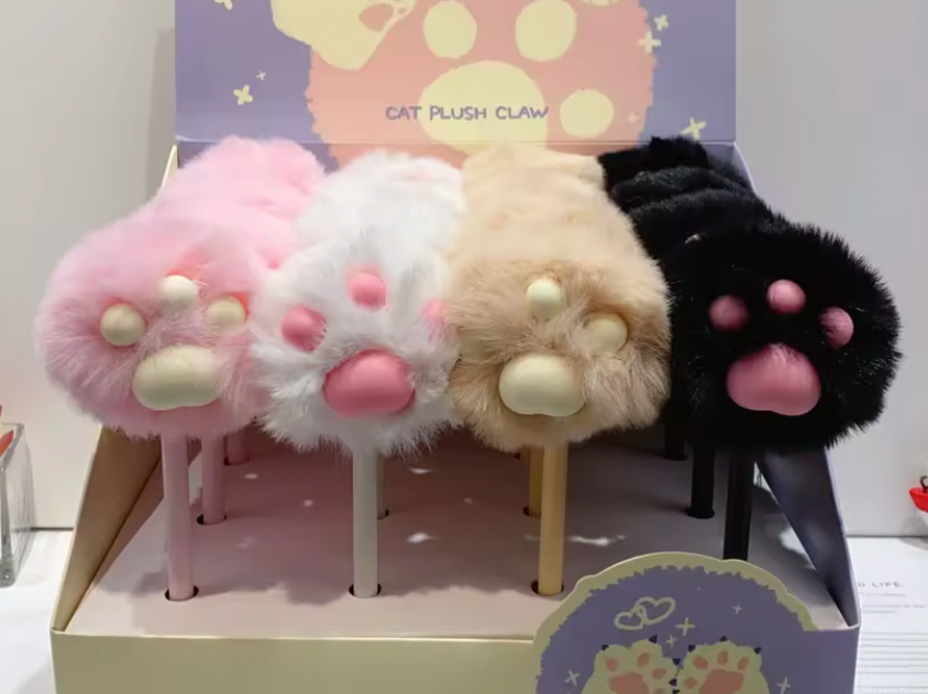 Fluffig gelpenna - tass, finns i 4 olika färger