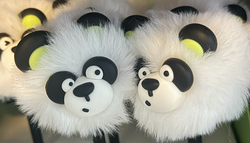 Fluffig gelpenna - panda, finns i 2 varianter