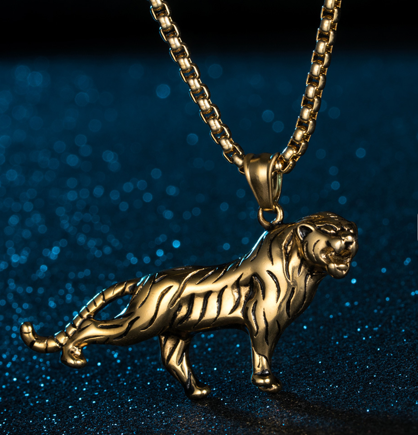 Halsband-Tiger, finns i silver och i guld
