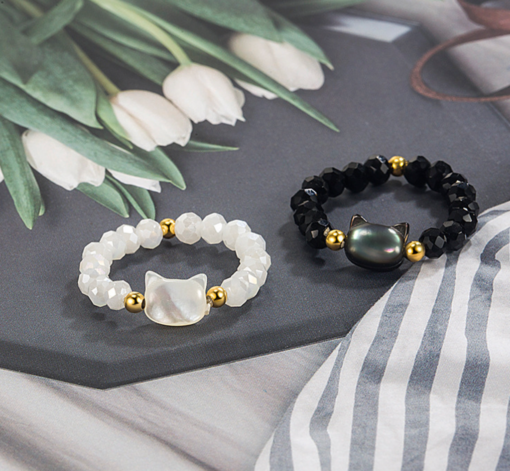 Armband- Katt, finns i svarta och i vita stenar