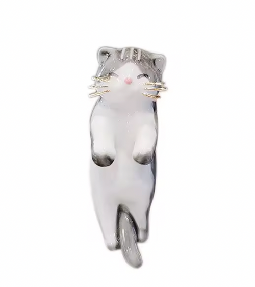 Brosch-utsträckt katt