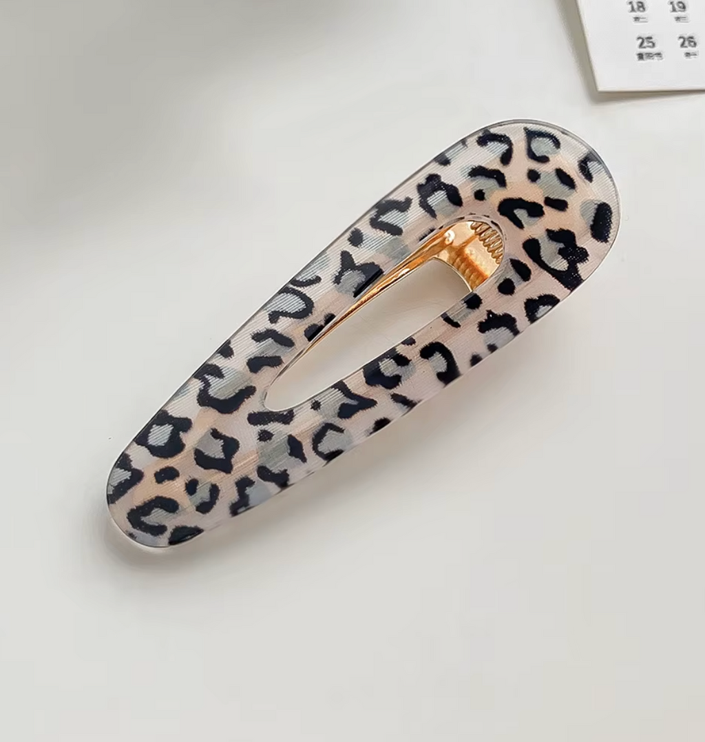 Hårspänne- leopard, finns i olika utföranden och i 4 färgkombinationer