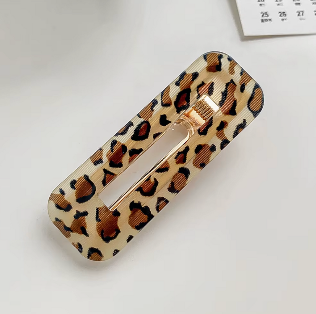 Hårspänne- leopard, finns i olika utföranden och i 4 färgkombinationer