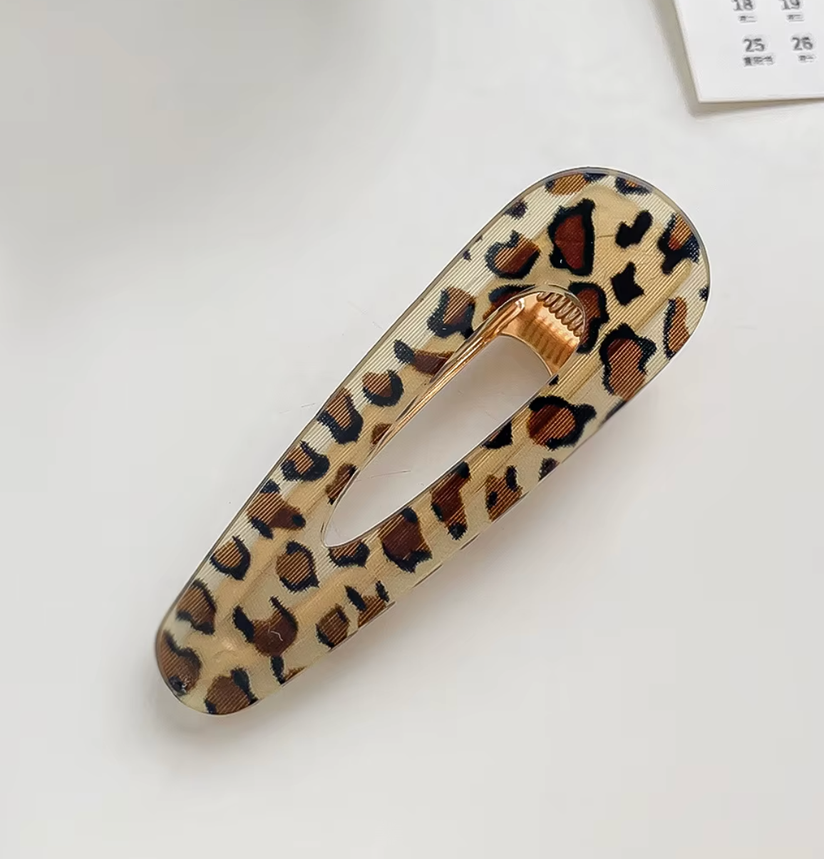 Hårspänne- leopard, finns i olika utföranden och i 4 färgkombinationer