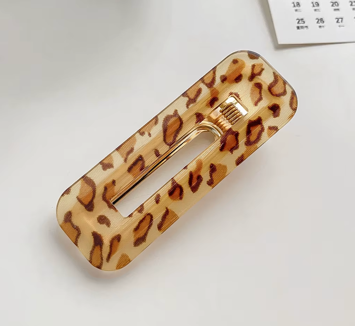 Hårspänne- leopard, finns i olika utföranden och i 4 färgkombinationer
