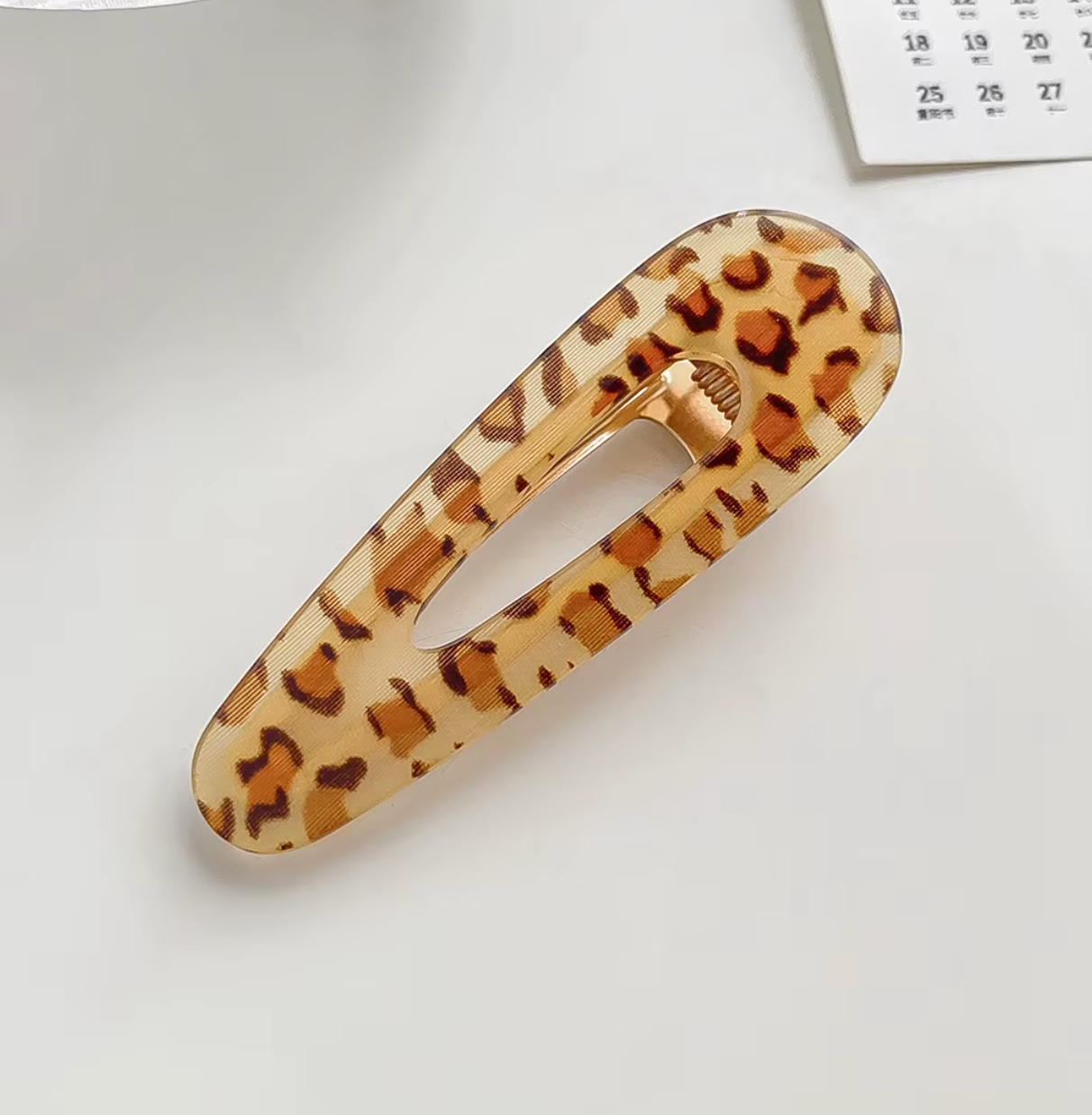 Hårspänne- leopard, finns i olika utföranden och i 4 färgkombinationer