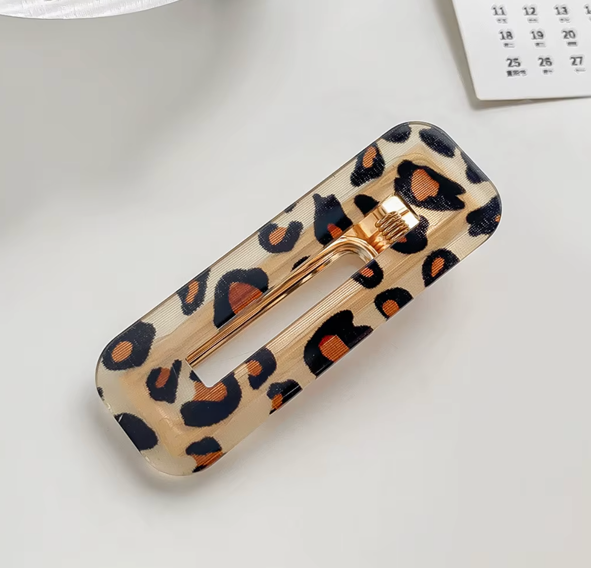Hårspänne- leopard, finns i olika utföranden och i 4 färgkombinationer