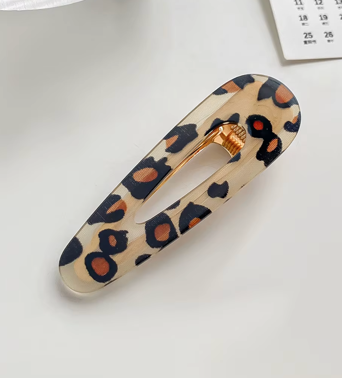 Hårspänne- leopard, finns i olika utföranden och i 4 färgkombinationer