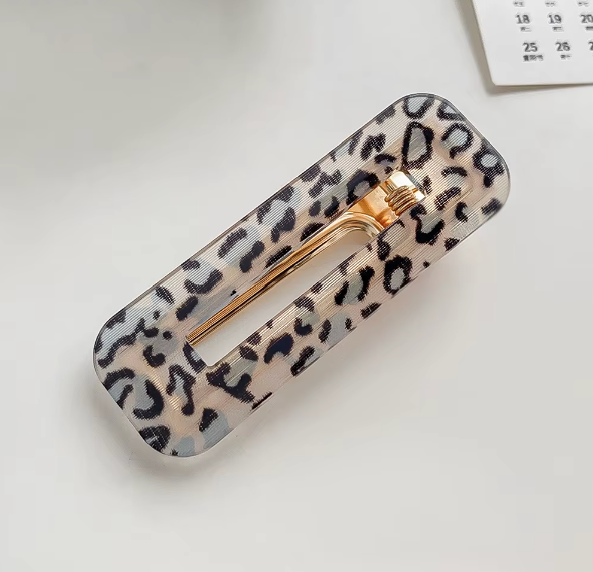Hårspänne- leopard, finns i olika utföranden och i 4 färgkombinationer