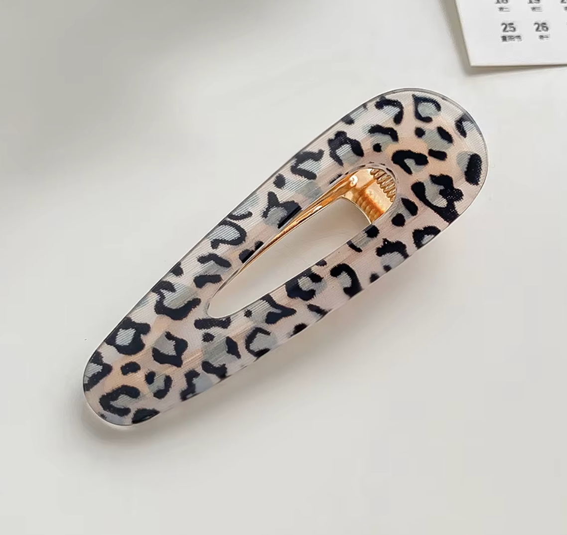 Hårspänne- leopard, finns i olika utföranden och i 4 färgkombinationer