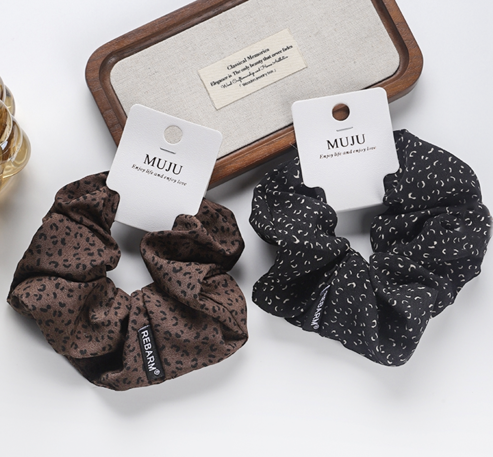 Hårscrunchie 13 cm- Leopard,finns i två nyanser