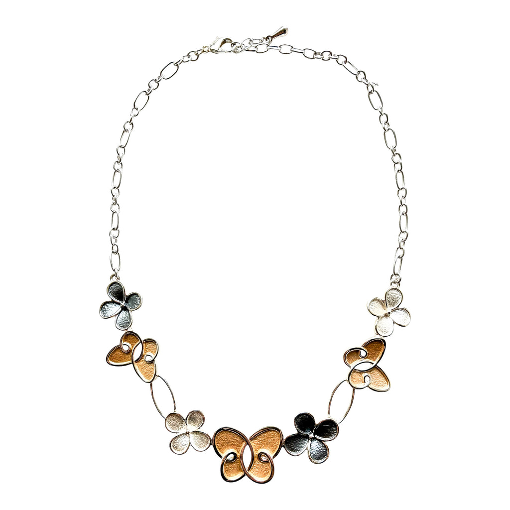 Halsband med fjärilar och blommor