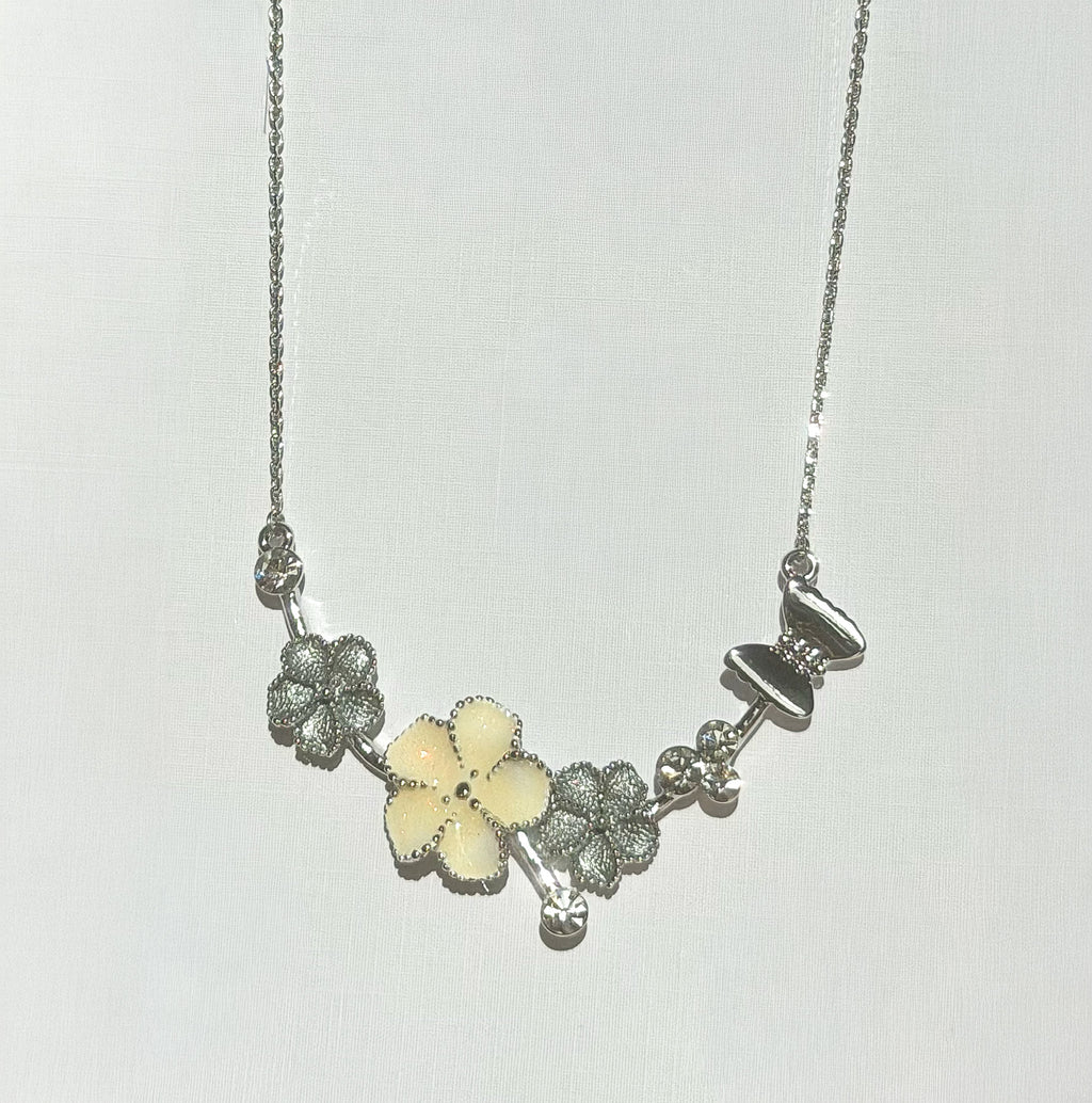 Vackert halsband med små blommor