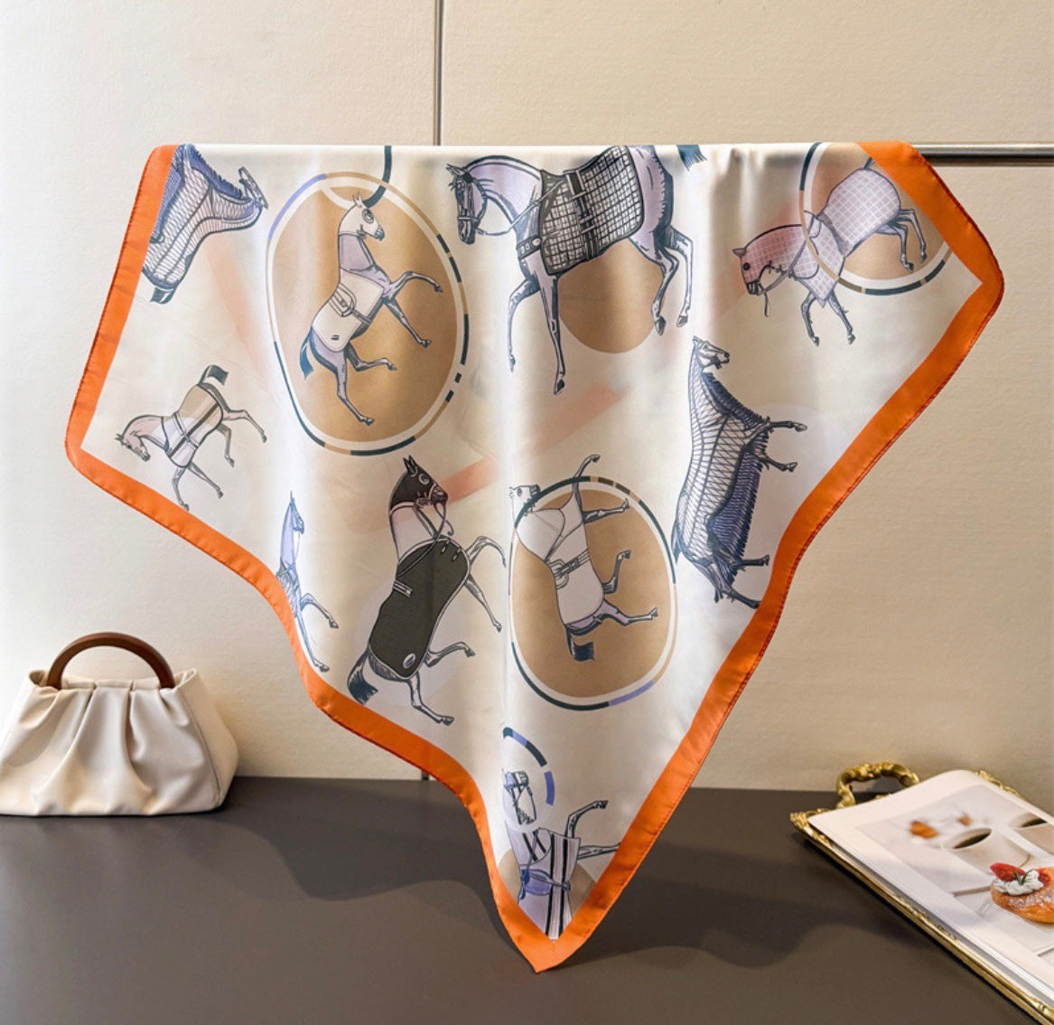 Scarves- Hästar med täcken